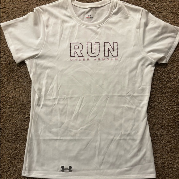 Under Armour Woman Small White Heat Gear T-shirt Graphic design Like new shape - Picture 6 of 9
